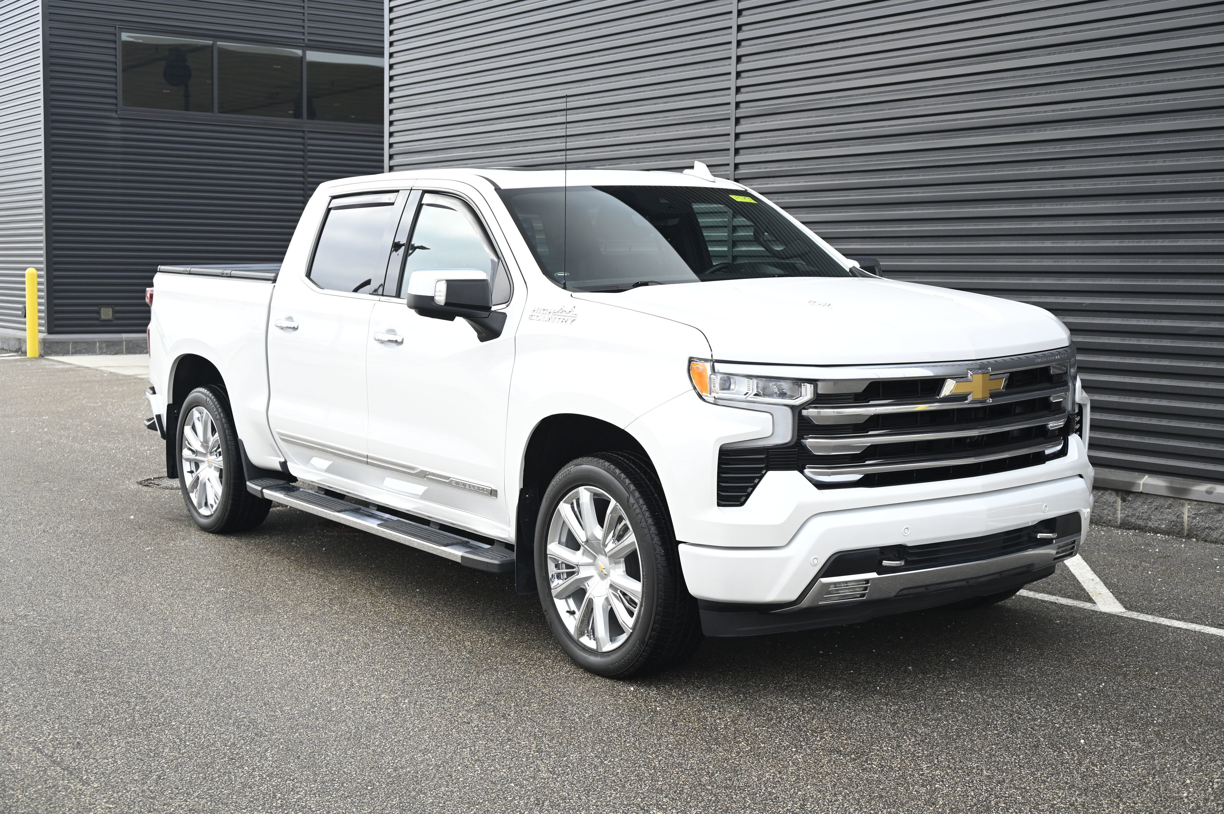 Used 2023 Chevrolet Silverado 1500 High Country w/ Technology Package image 9