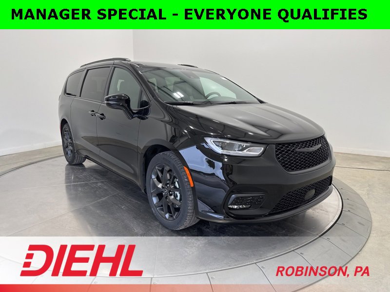 New 2026 Chrysler Pacifica Select w/ S Appearance Package