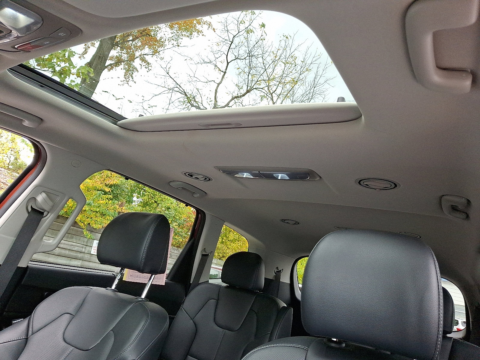 Used 2024 Kia Telluride EX w/ EX Captain's Chair Package image 11