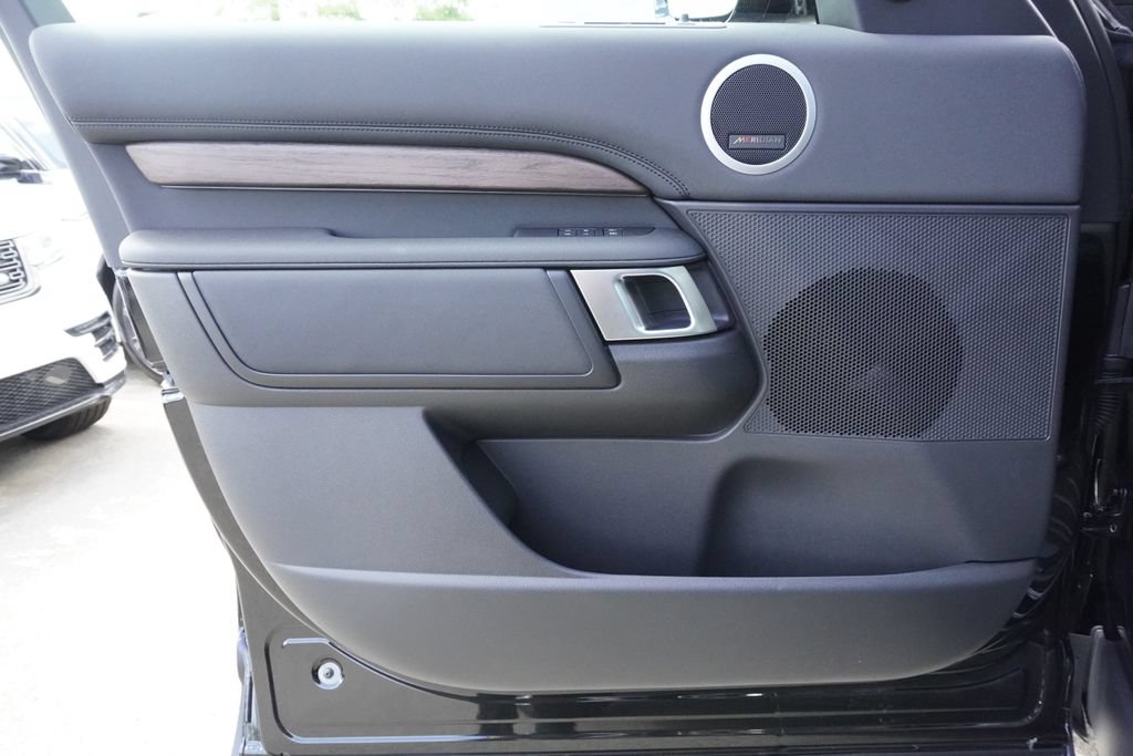 New 2026 Land Rover Discovery S AWD/4WD image 17