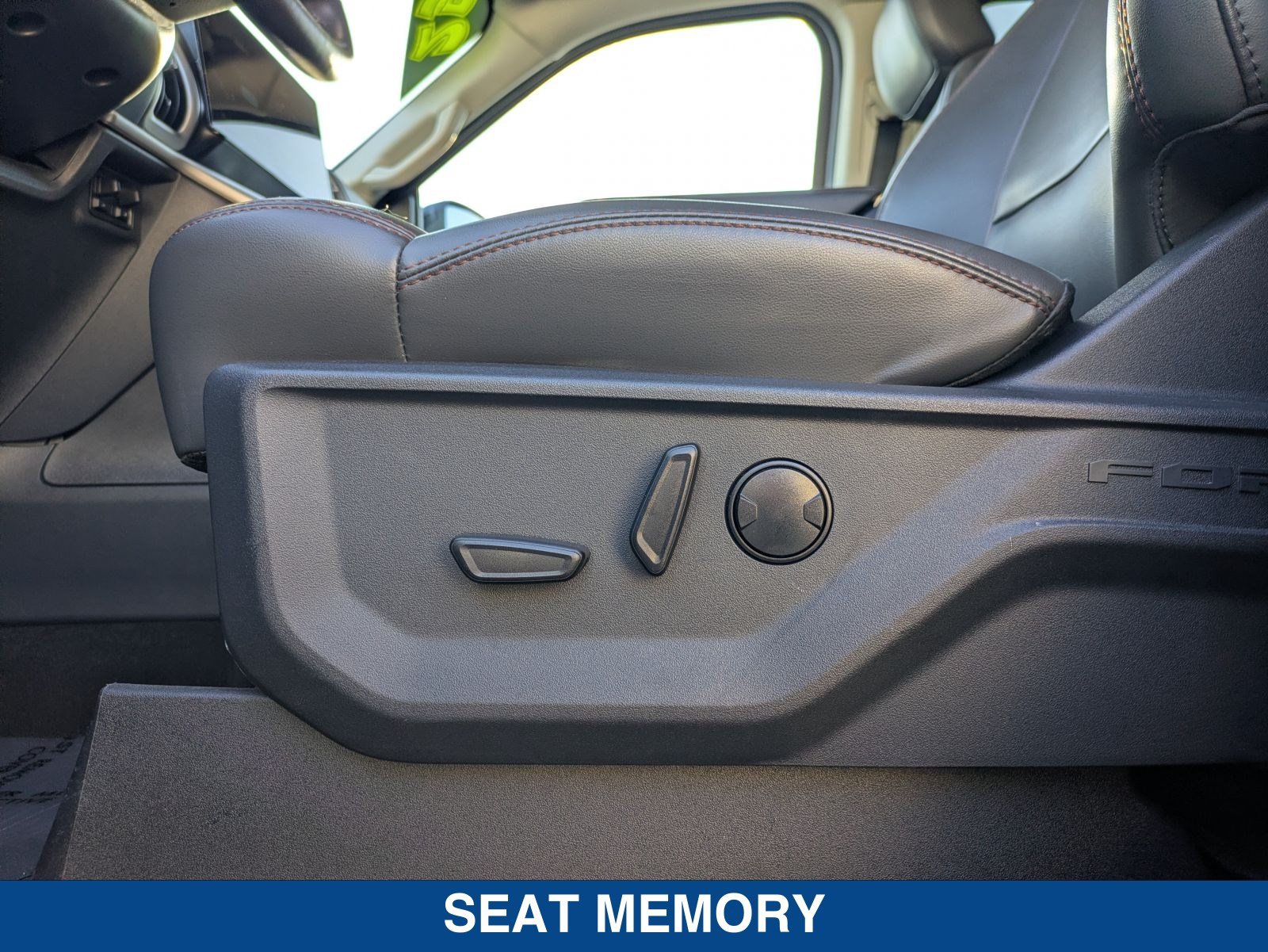 Used 2025 Ford Expedition Active AWD/4WD image 31