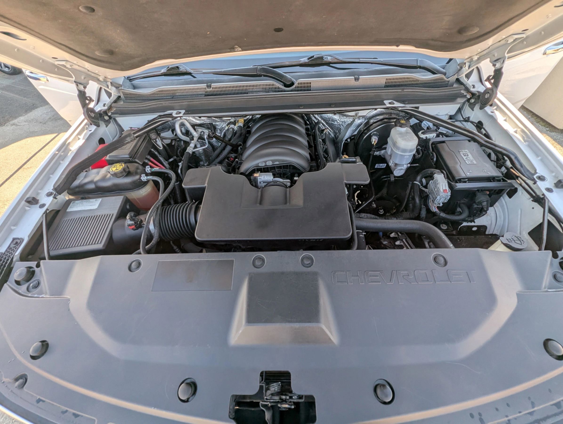 Used 2016 Chevrolet Suburban LT image 9