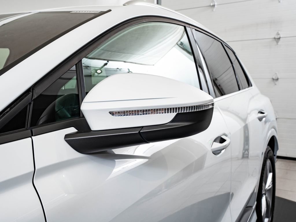 Used 2024 Audi Q4 e-tron Prestige image 17