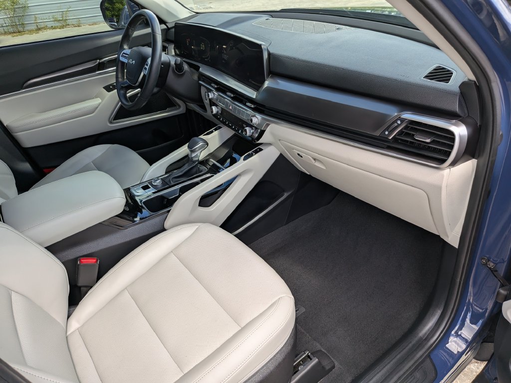 Certified 2024 Kia Telluride S w/ S Sunroof Package FWD image 13