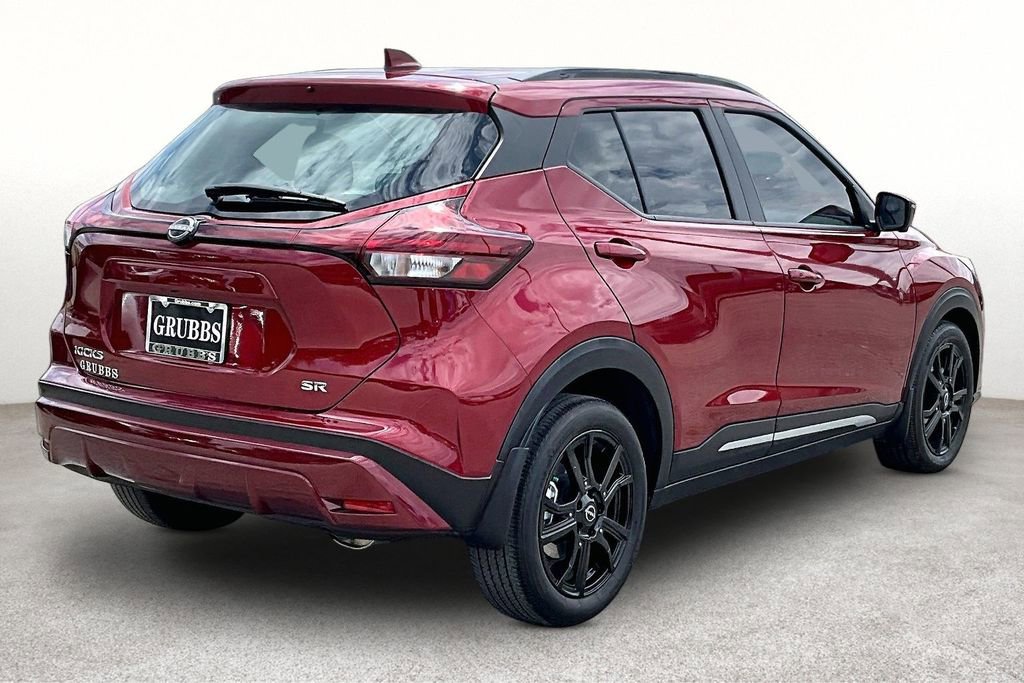 Used 2024 Nissan Kicks SR w/ SR Premium Package FWD image 2