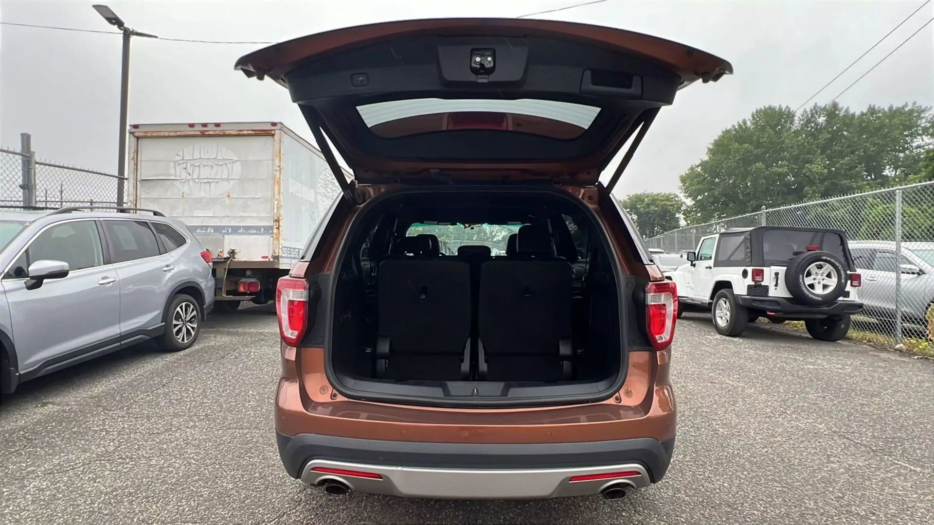 Used 2017 Ford Explorer Limited image 9