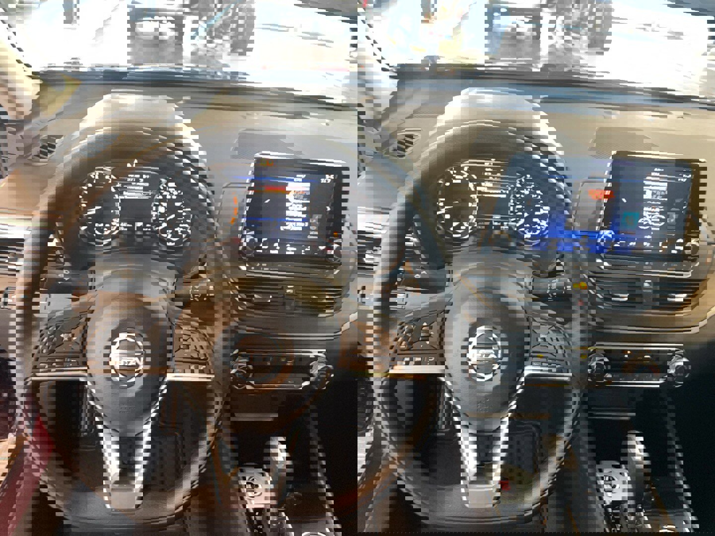 Used 2024 Nissan Altima 2.5 SV image 14