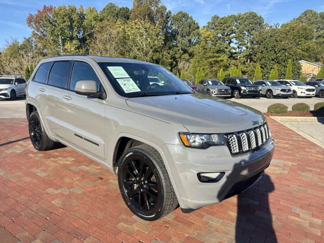 Used 2019 Jeep Grand Cherokee Altitude AWD/4WD image 38