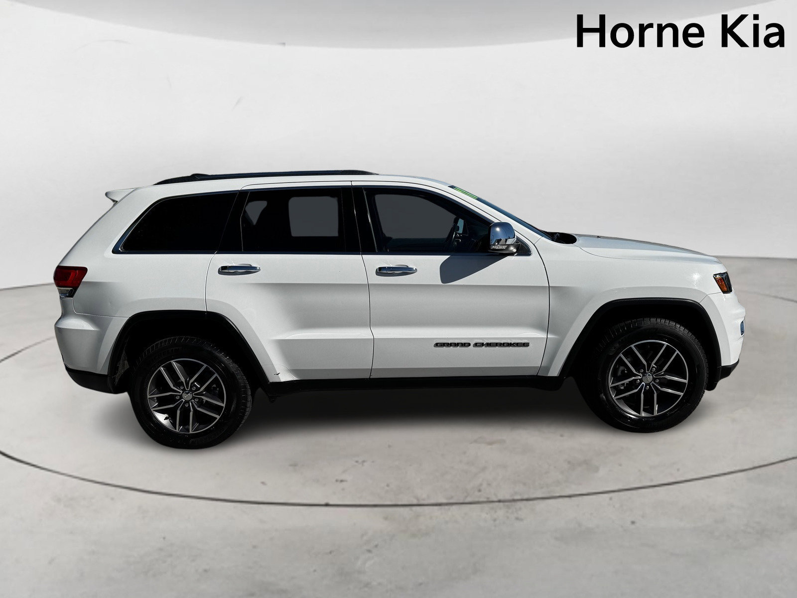 Used 2018 Jeep Grand Cherokee Limited w/ Luxury Group II image 3