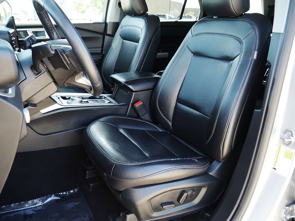 Used 2020 Ford Explorer XLT w/ Equipment Group 202A AWD/4WD image 15