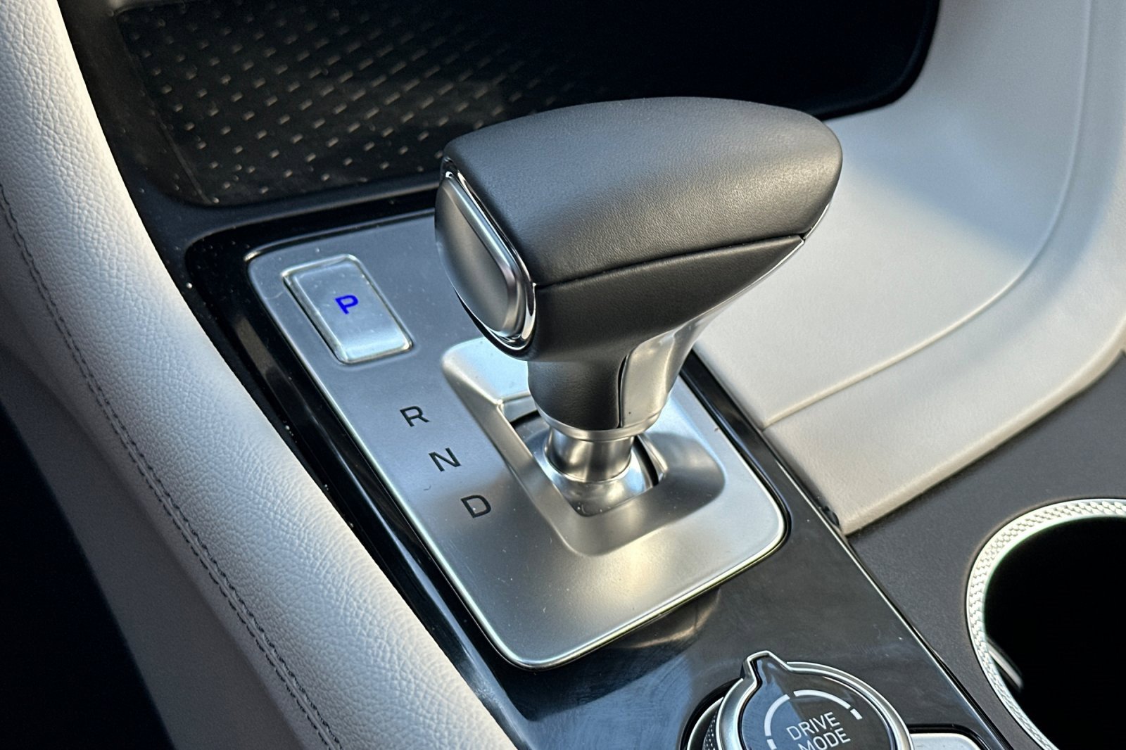 Used 2025 Genesis G70 2.5T image 22