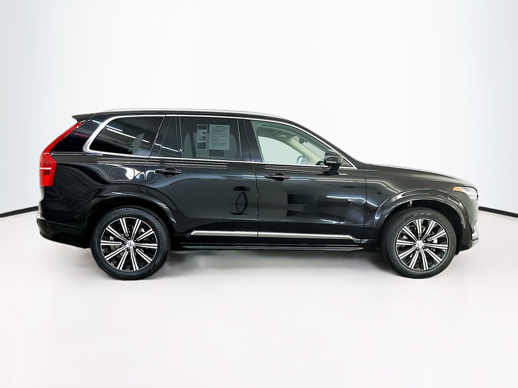 Used 2025 Volvo XC90 B6 Plus image 10