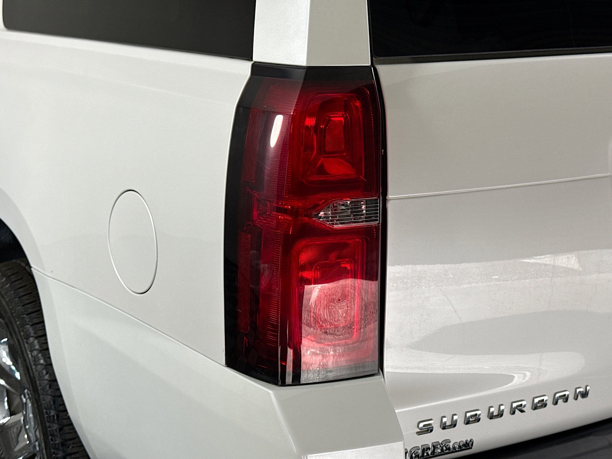 Used 2019 Chevrolet Suburban Premier RWD image 35