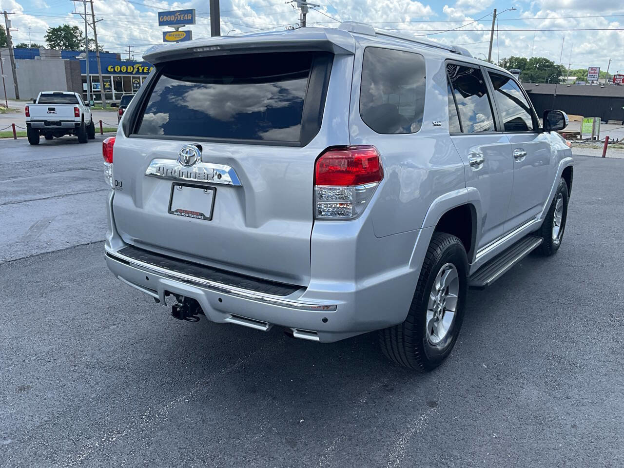 Used 2010 Toyota 4Runner SR5 AWD/4WD image 5