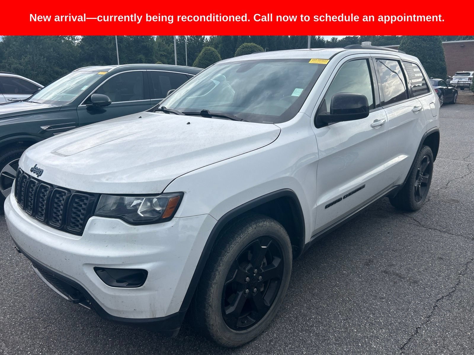 Used 2020 Jeep Grand Cherokee Laredo AWD/4WD image 1