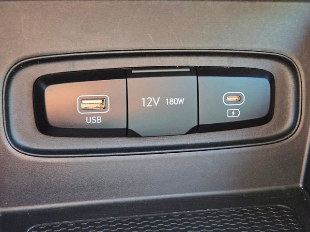 Used 2025 Hyundai Venue SEL FWD image 31