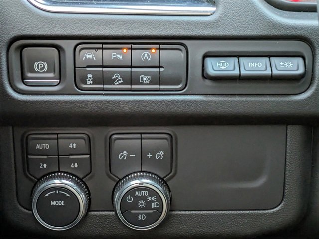 Used 2024 GMC Yukon AT4 w/ Technology Package image 29