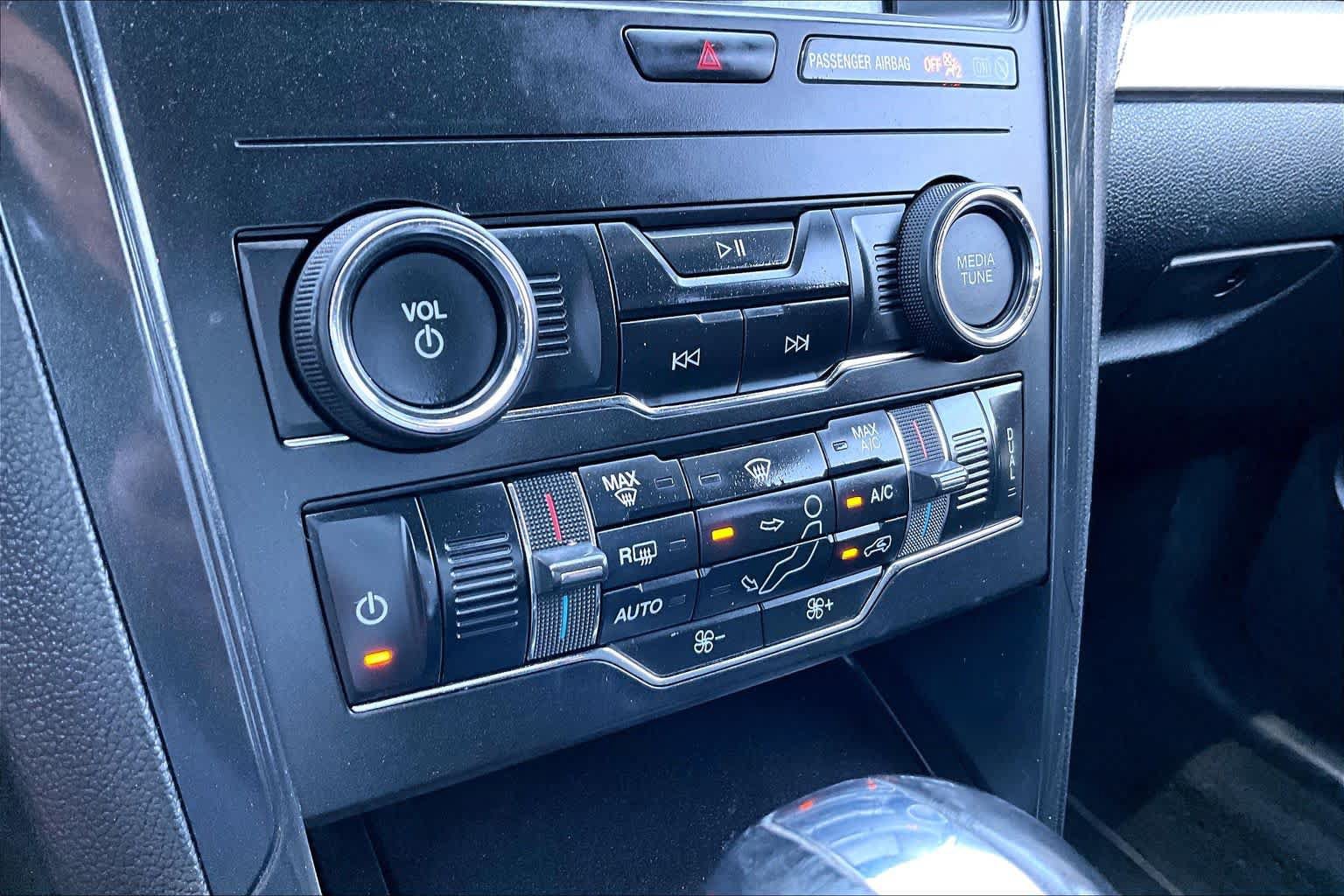 Used 2019 Ford Explorer XLT w/ Equipment Group 201A FWD image 34