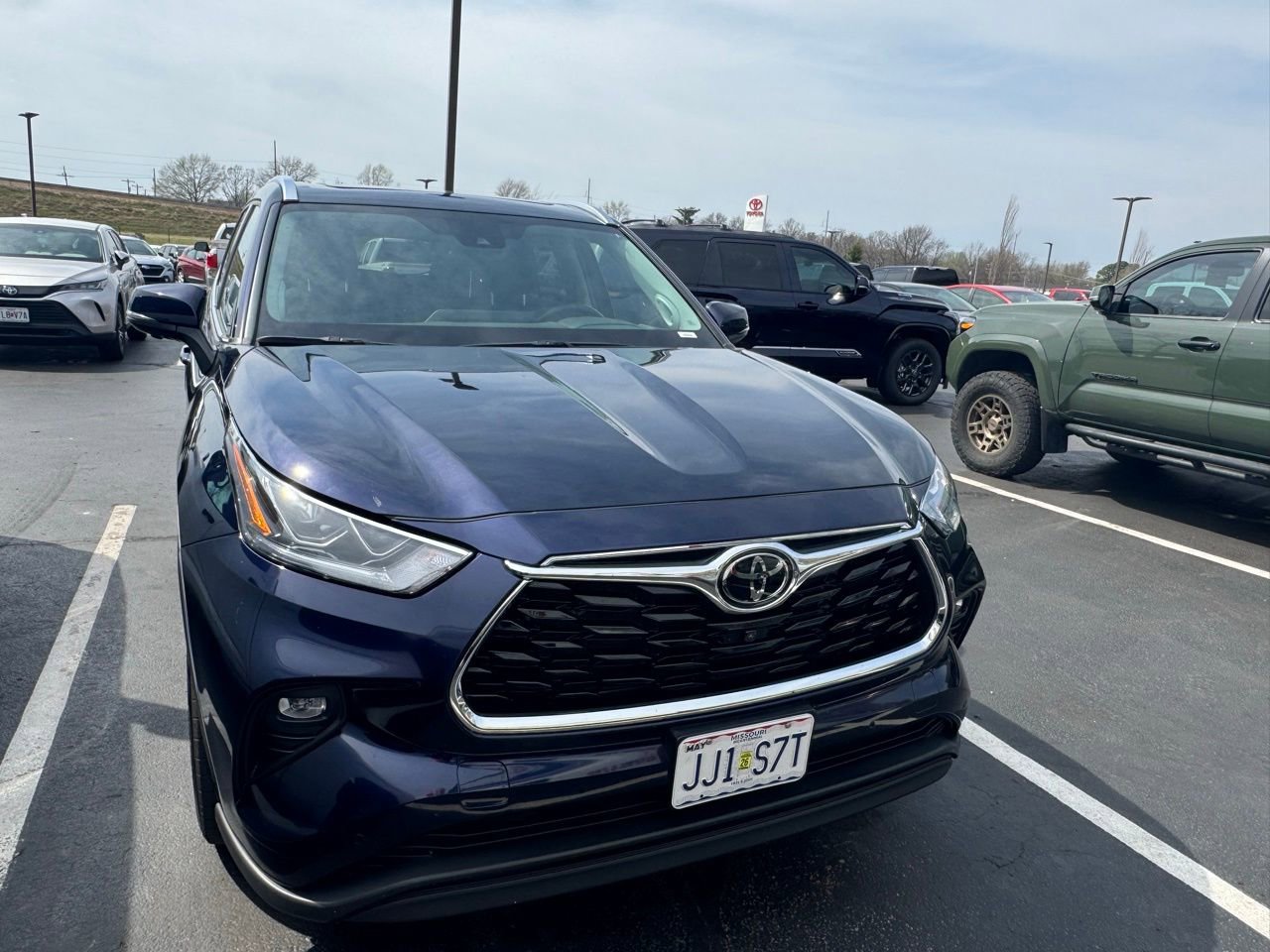 Used 2023 Toyota Highlander Limited image 8