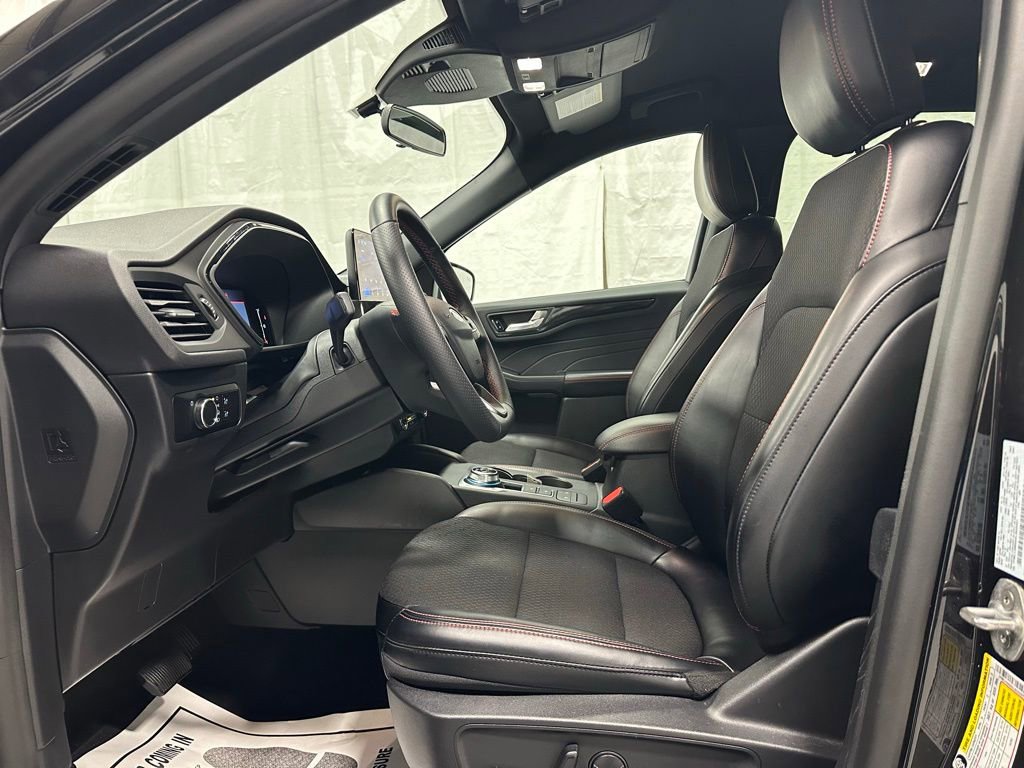Used 2025 Ford Escape ST-Line image 14