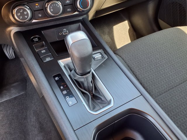 Used 2025 Nissan Kicks S AWD/4WD image 25