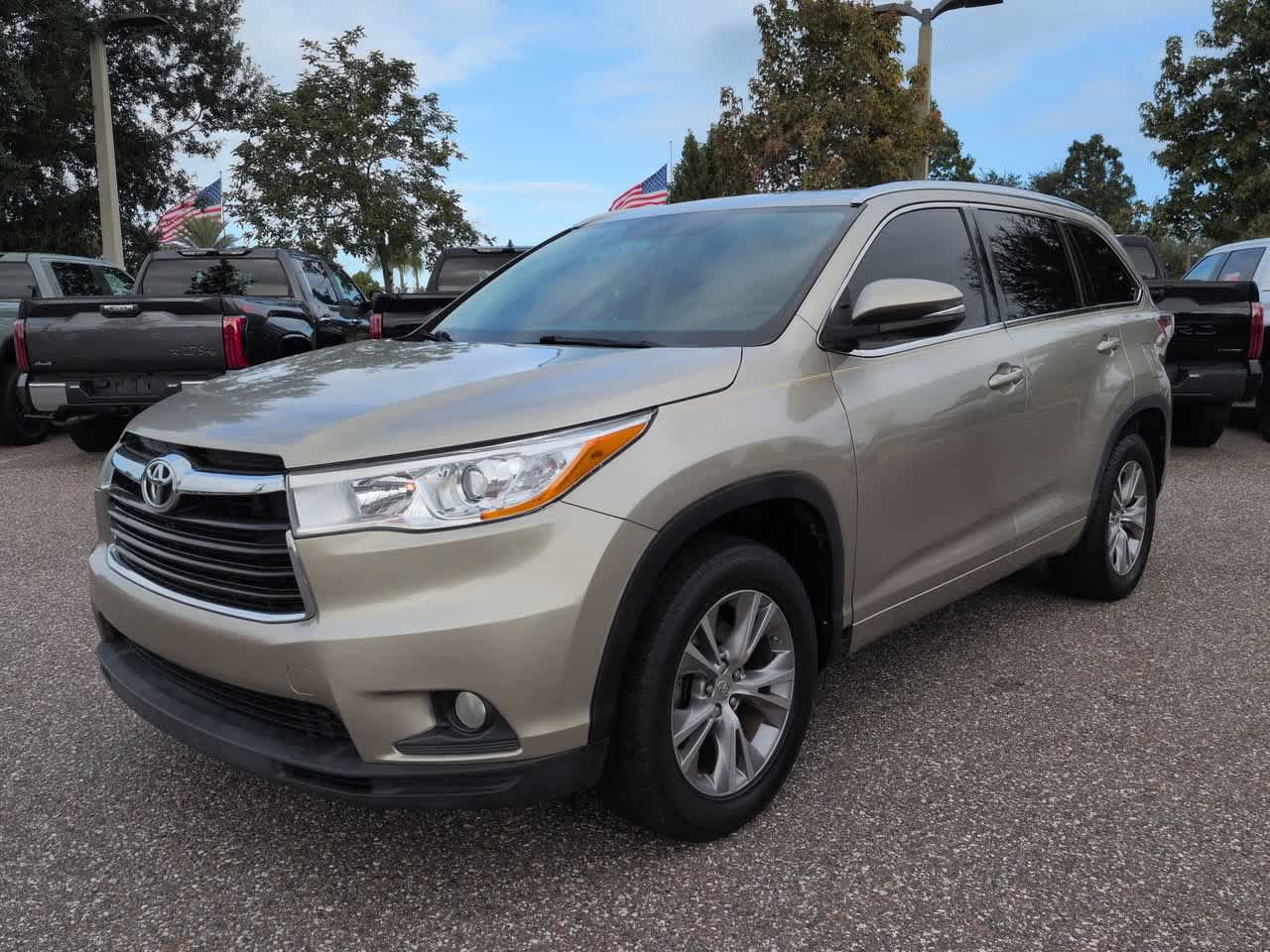 Used 2015 Toyota Highlander XLE FWD image 2
