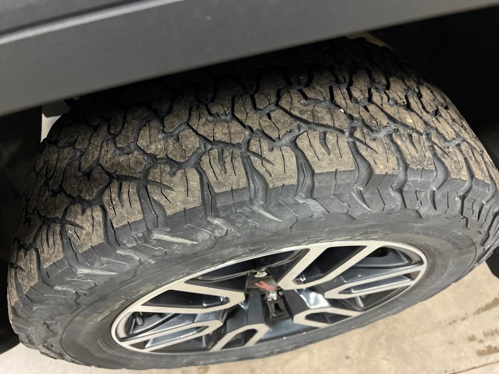 Certified 2021 GMC Sierra 1500 AT4 w/ AT4 Value Package image 11