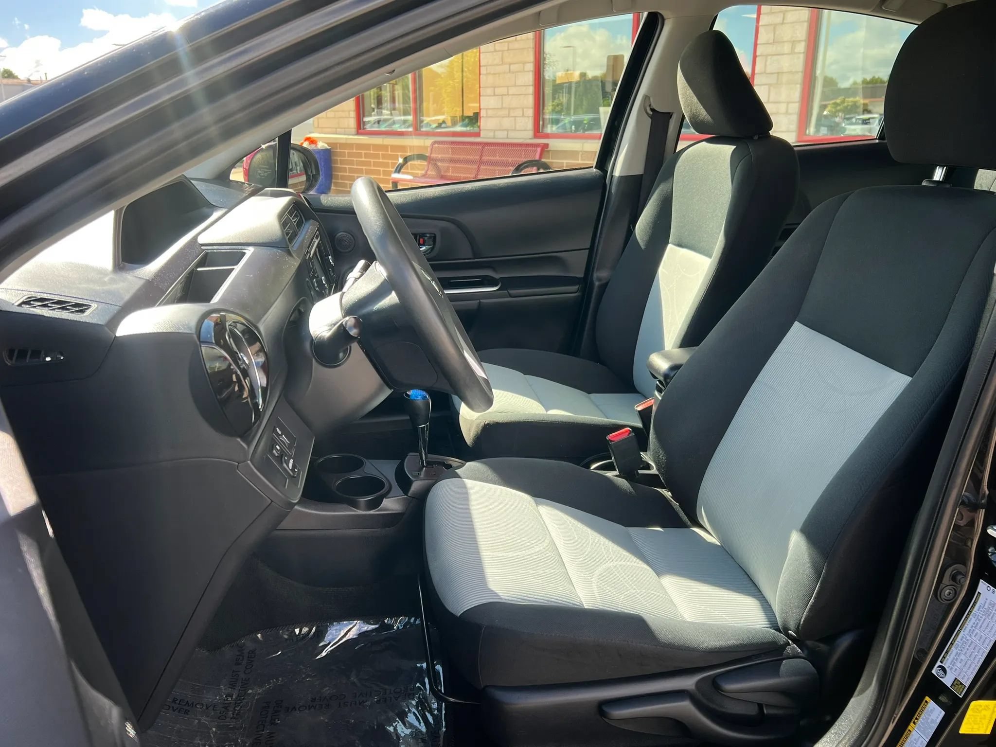 Used 2016 Toyota Prius C Persona Series FWD image 10