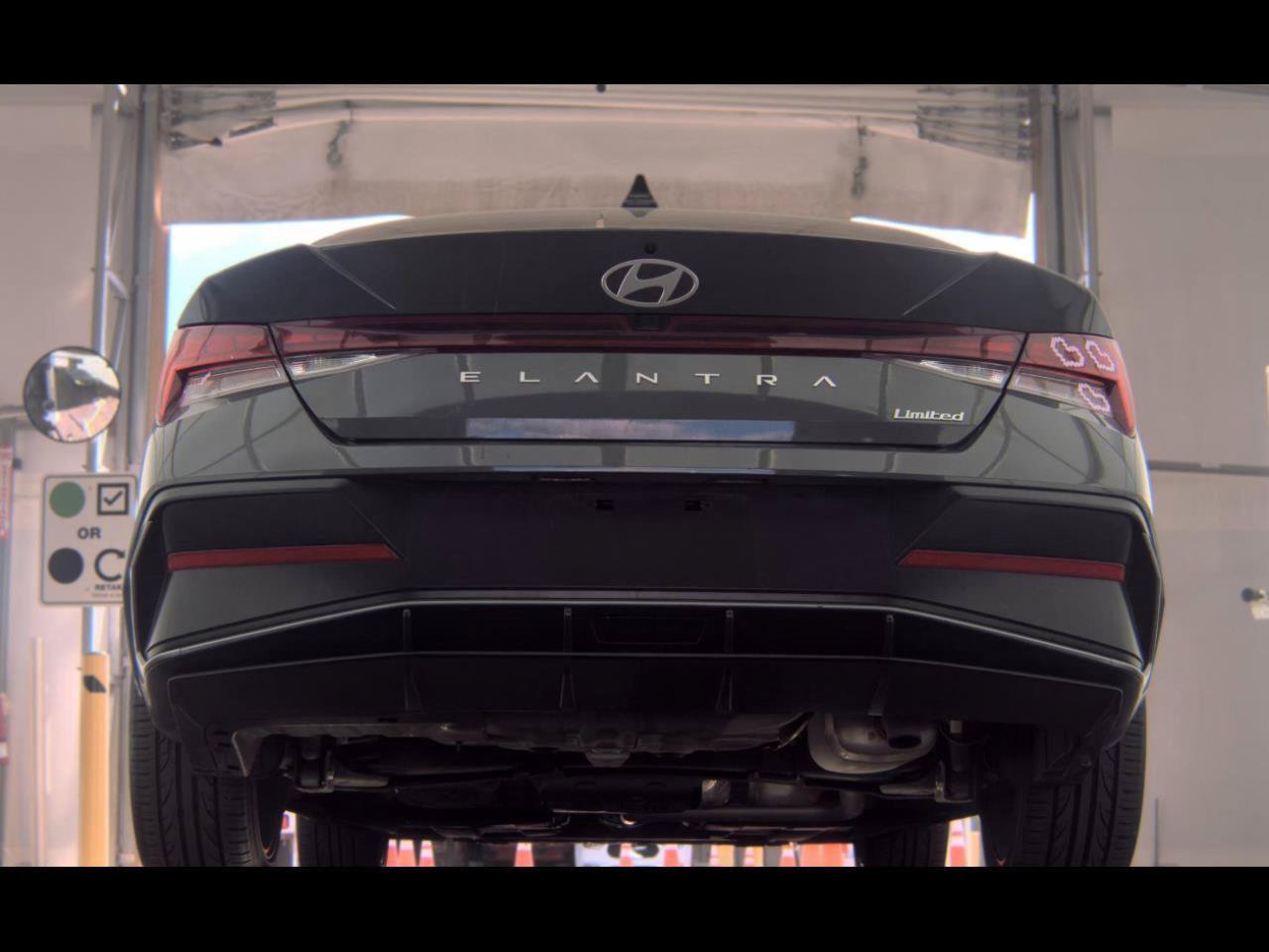 Used 2025 Hyundai Elantra Limited FWD image 13