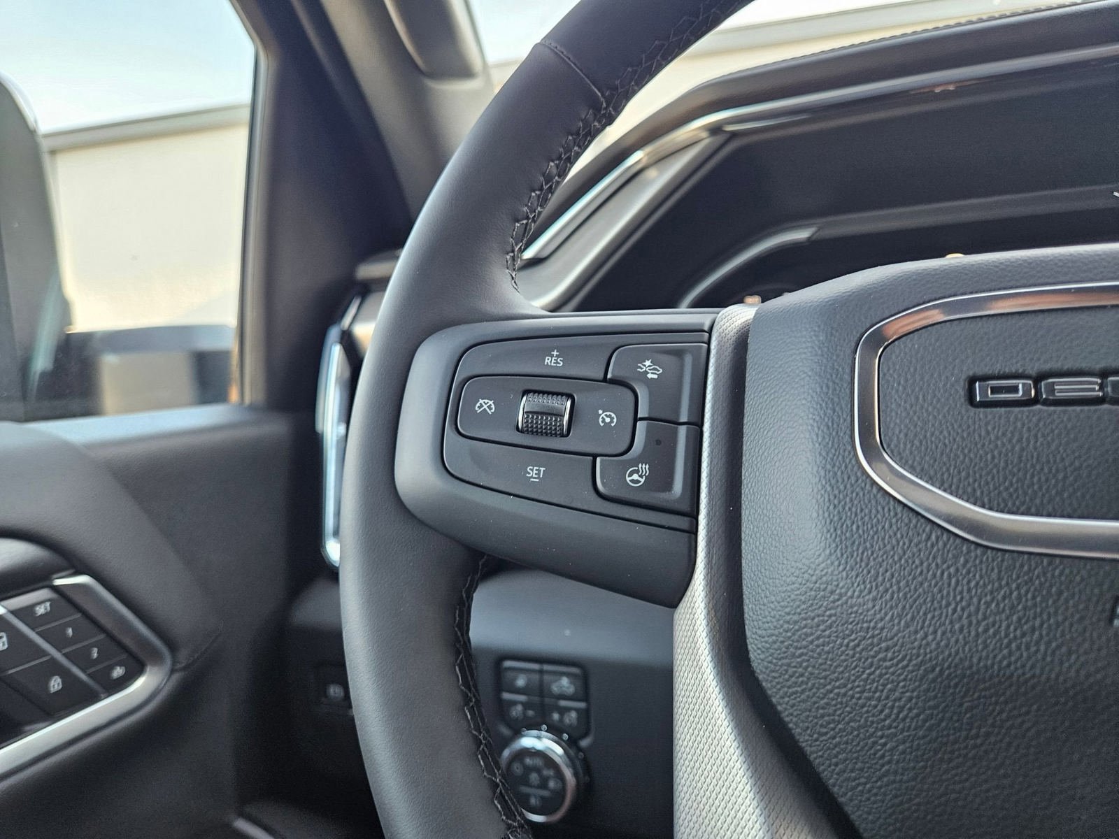 New 2026 GMC Sierra 2500 Denali w/ Denali Reserve Package AWD/4WD image 12