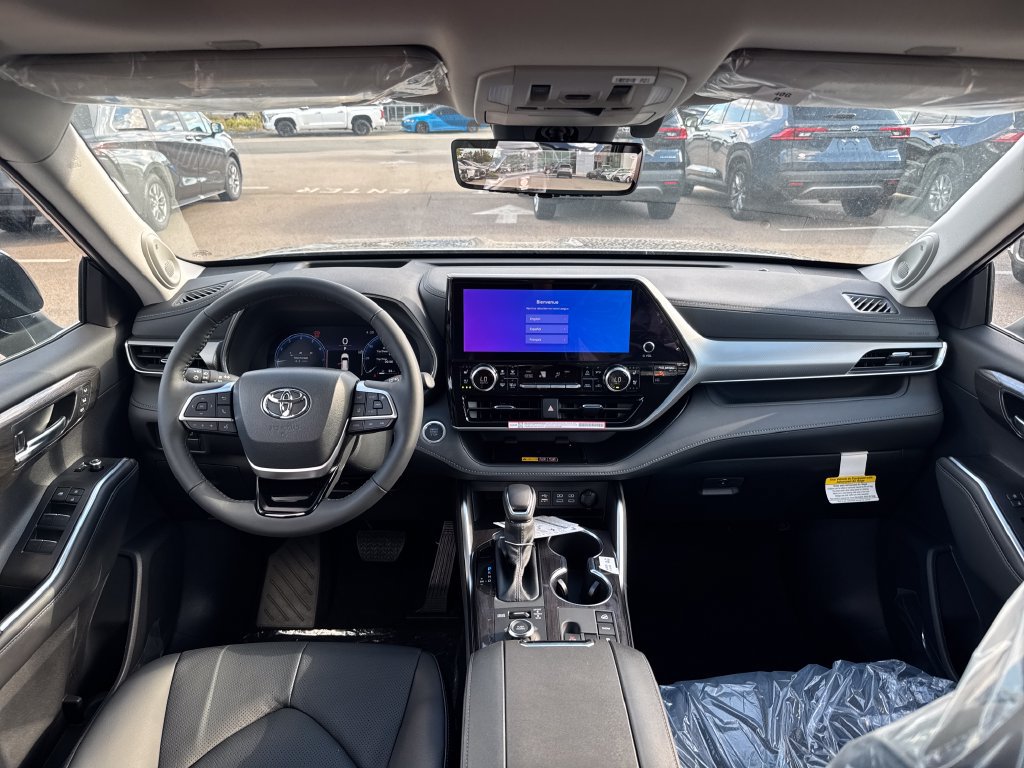 New 2026 Toyota Highlander Platinum AWD/4WD image 10