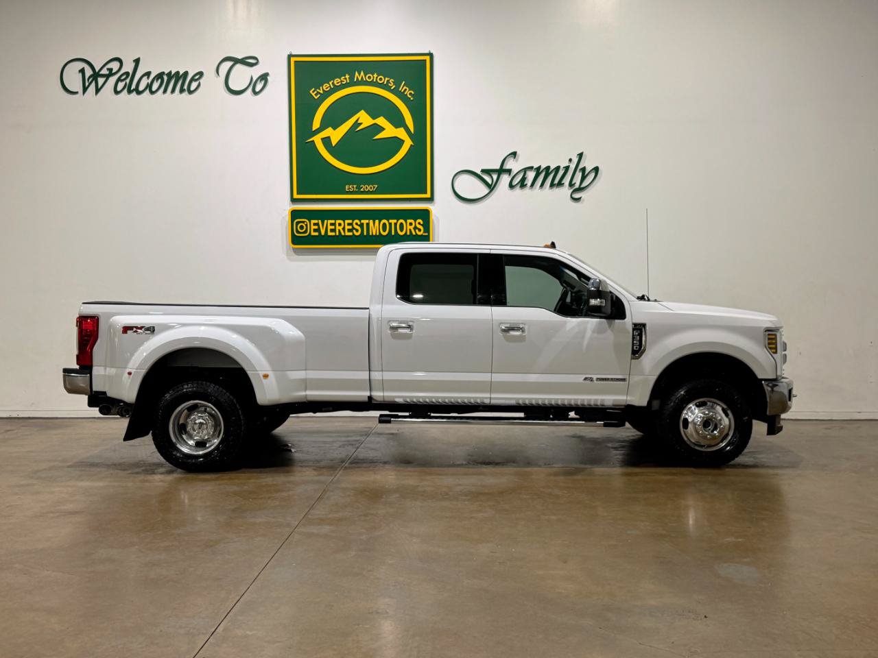Used 2019 Ford F350 XLT w/ XLT Premium Package AWD/4WD image 9
