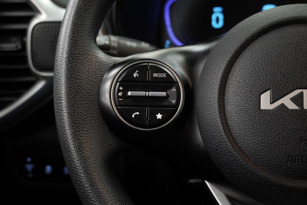 Used 2025 Kia Soul LX w/ LX Technology Package FWD image 21
