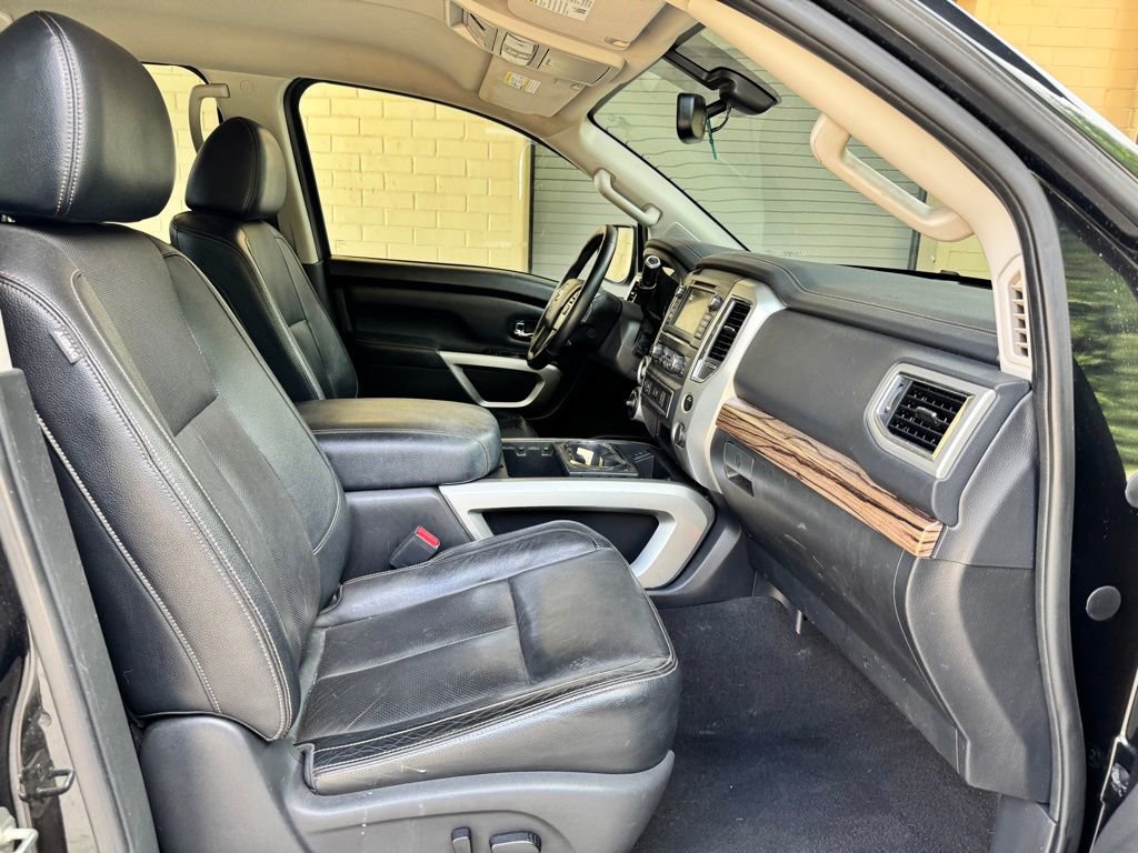 Used 2019 Nissan Titan SL image 8