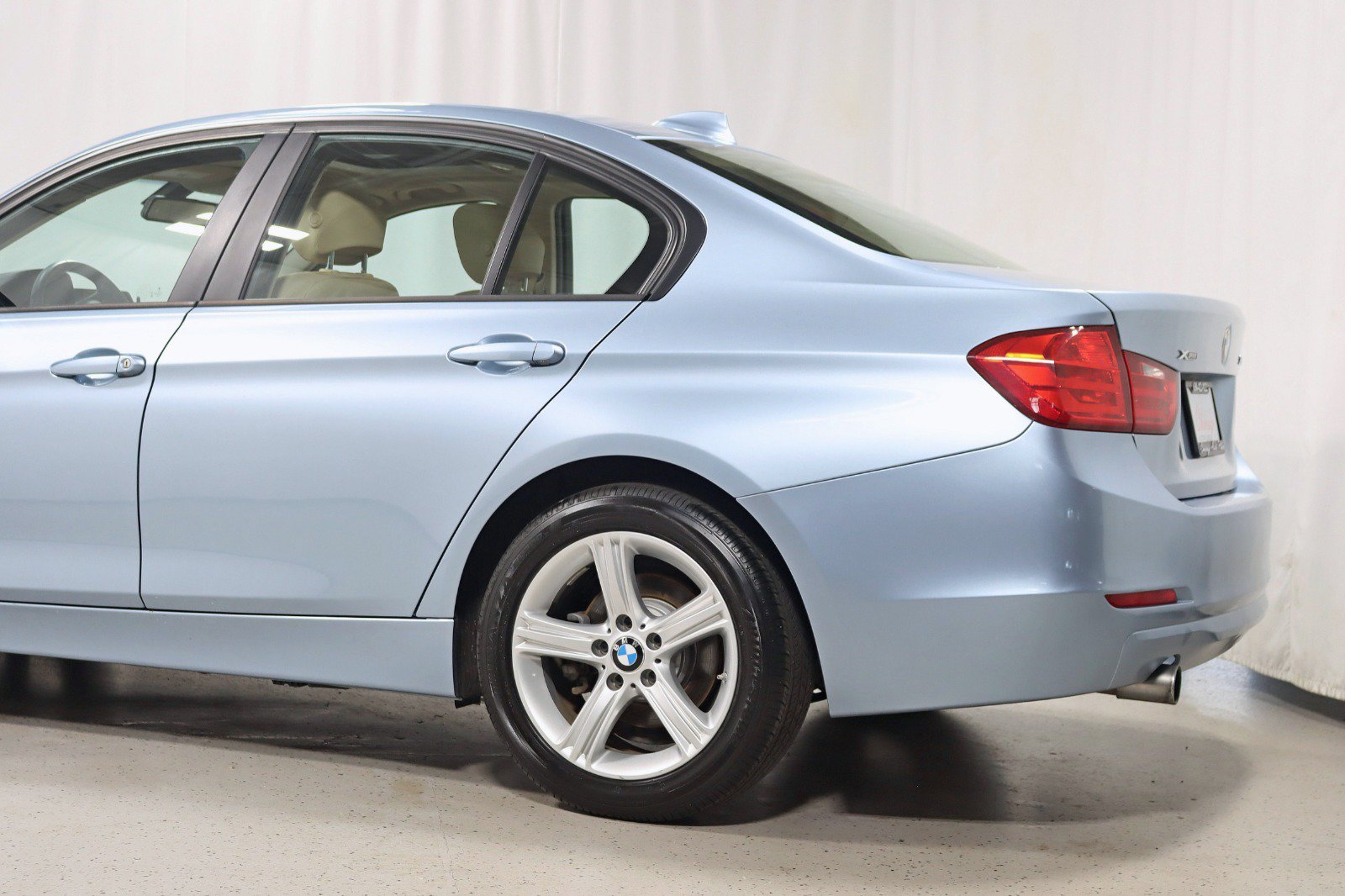 Used 2013 BMW 320i xDrive Sedan AWD/4WD image 10