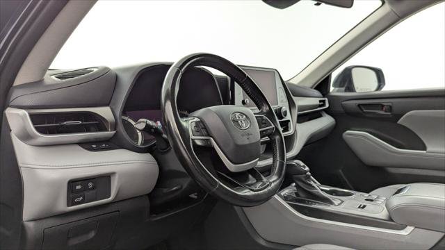 Used 2023 Toyota Highlander LE FWD image 24