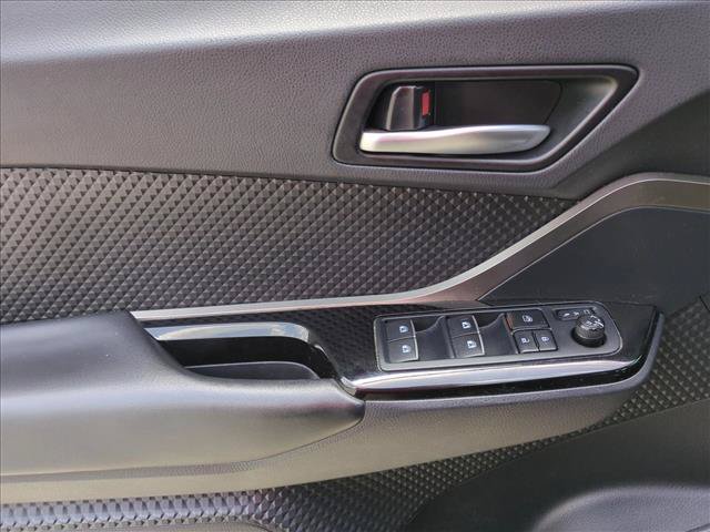 Used 2019 Toyota C-HR XLE FWD image 11