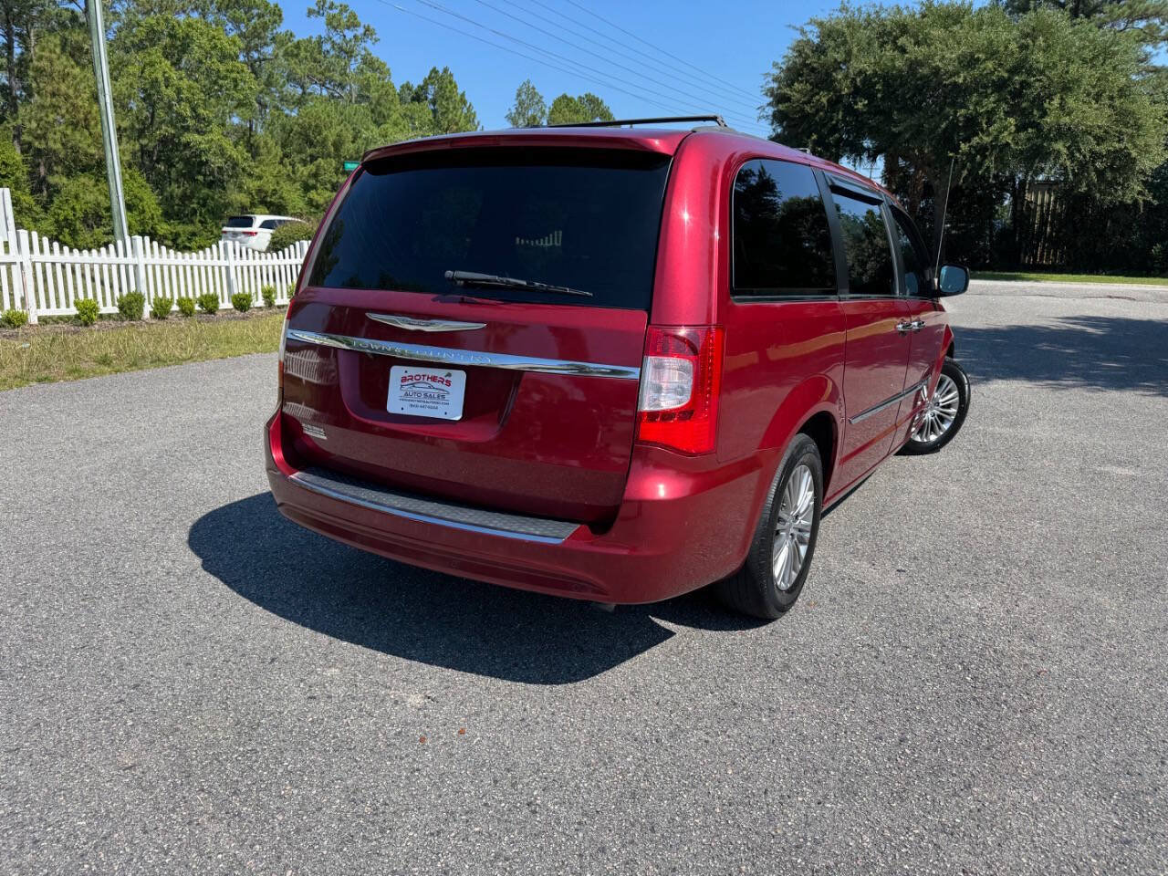 Used 2013 Chrysler Town & Country Touring-L w/ Entertainment Group #2 FWD image 36