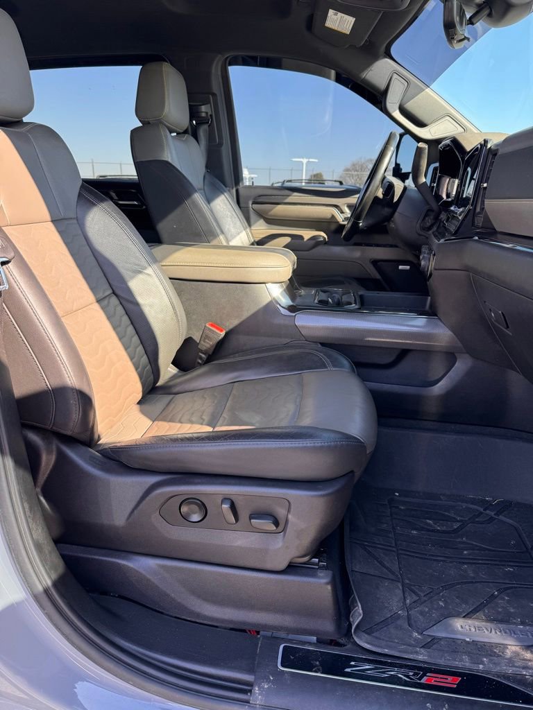 Used 2024 Chevrolet Silverado 2500 ZR2 w/ Technology Package image 15