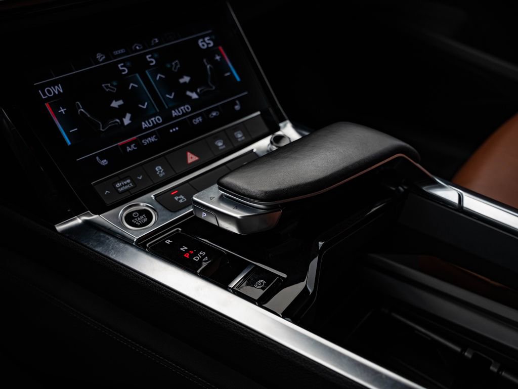 Used 2021 Audi e-tron Premium w/ Convenience Plus Package AWD/4WD image 37