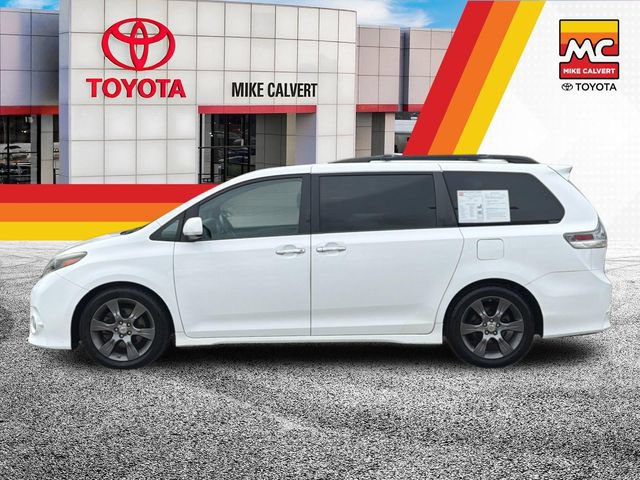Used 2015 Toyota Sienna SE FWD image 2