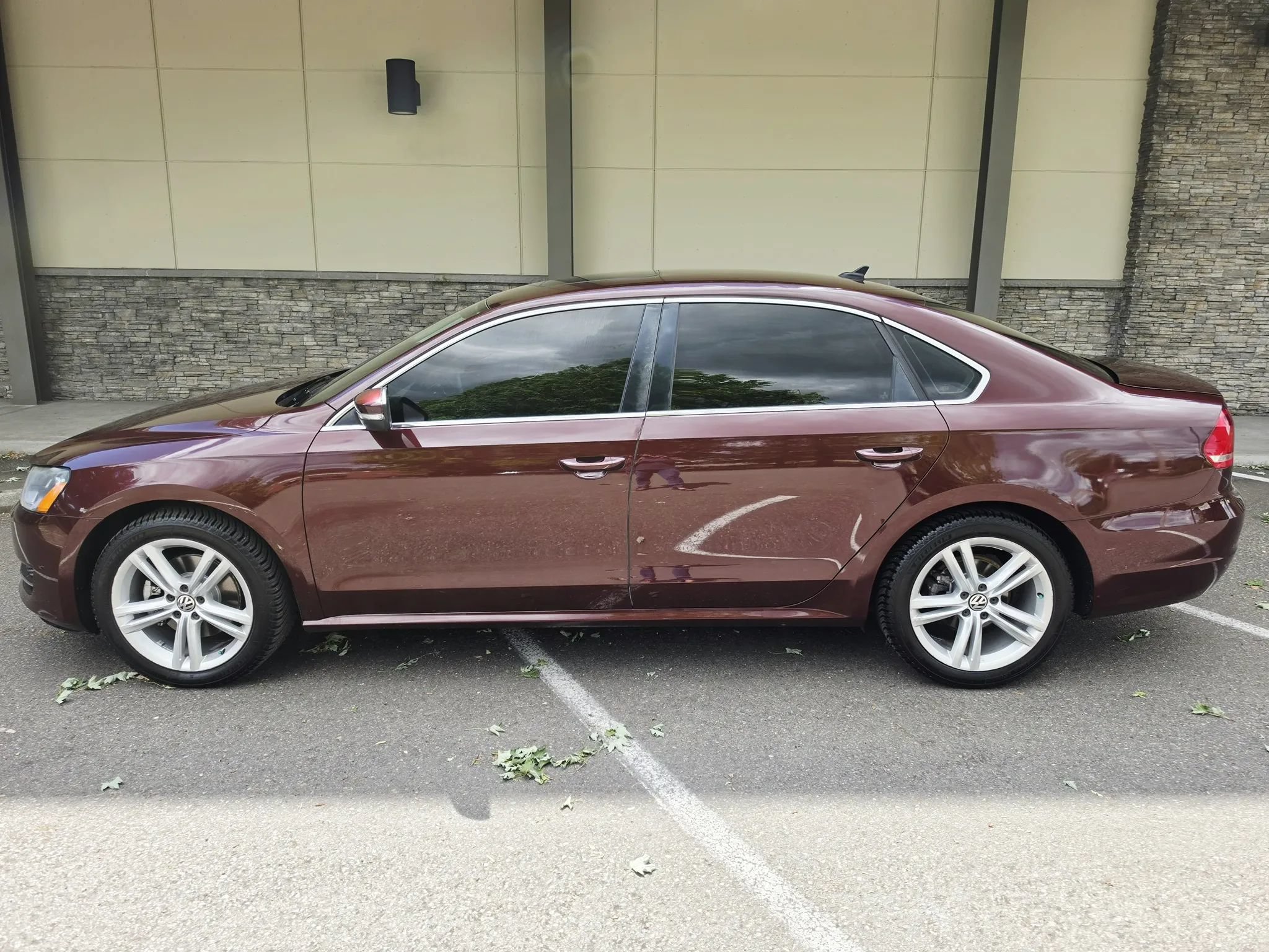 Used 2014 Volkswagen Passat TDI SE FWD image 2