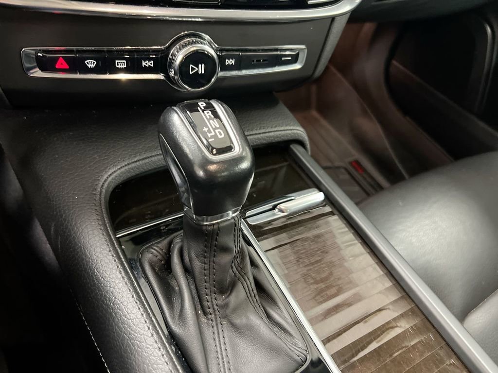 Used 2018 Volvo S90 T5 Momentum w/ Momentum Plus Package AWD/4WD image 17