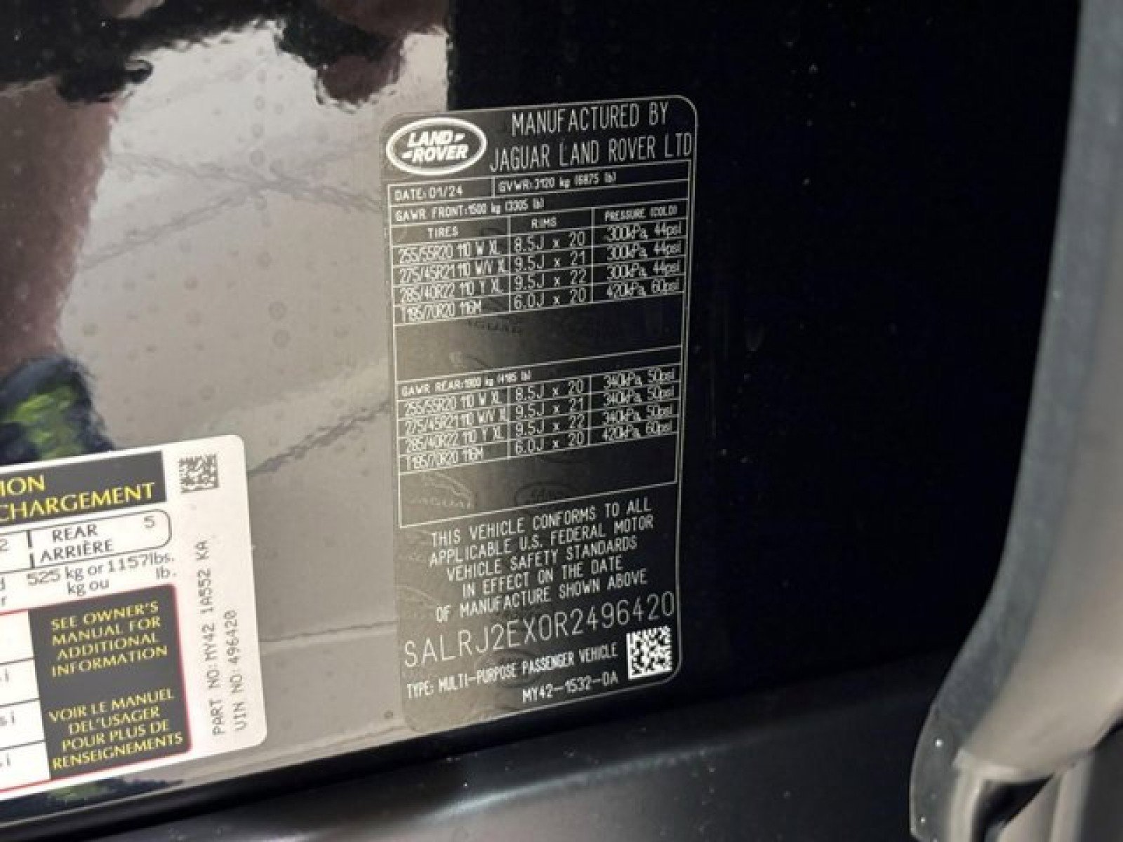 Certified 2024 Land Rover Discovery S image 31