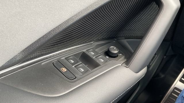 New 2026 Volkswagen Tiguan SE R-Line AWD/4WD image 17