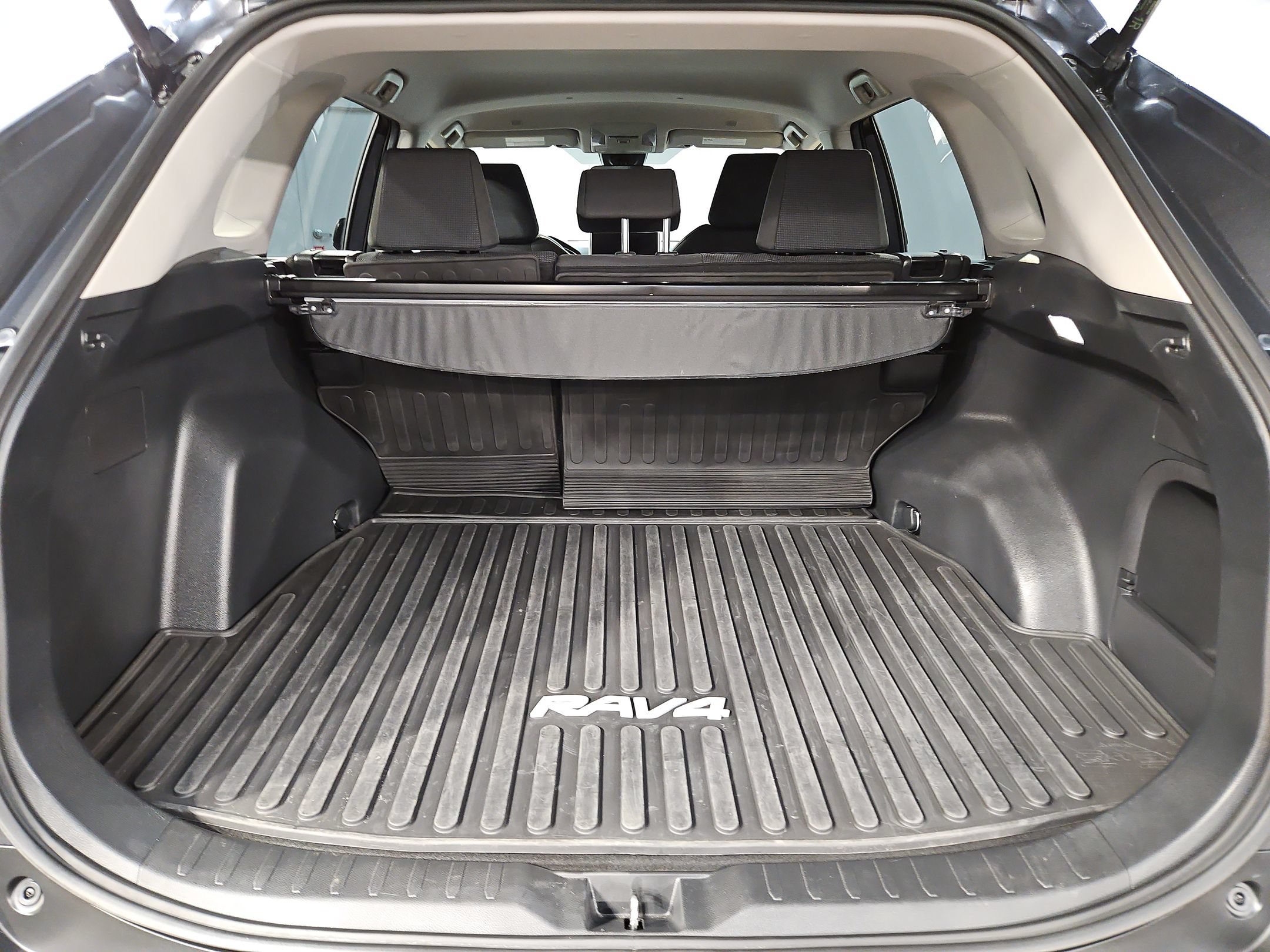 Certified 2025 Toyota RAV4 LE AWD/4WD image 18