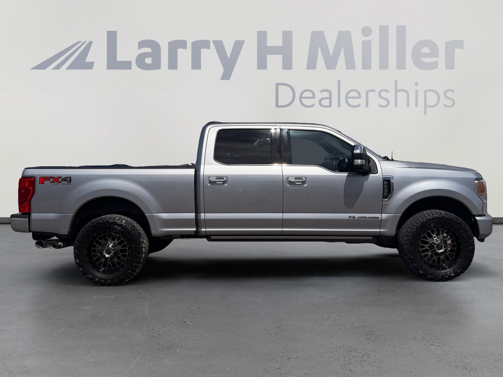 Used 2020 Ford F250 Platinum w/ FX4 Off-Road Package AWD/4WD image 6