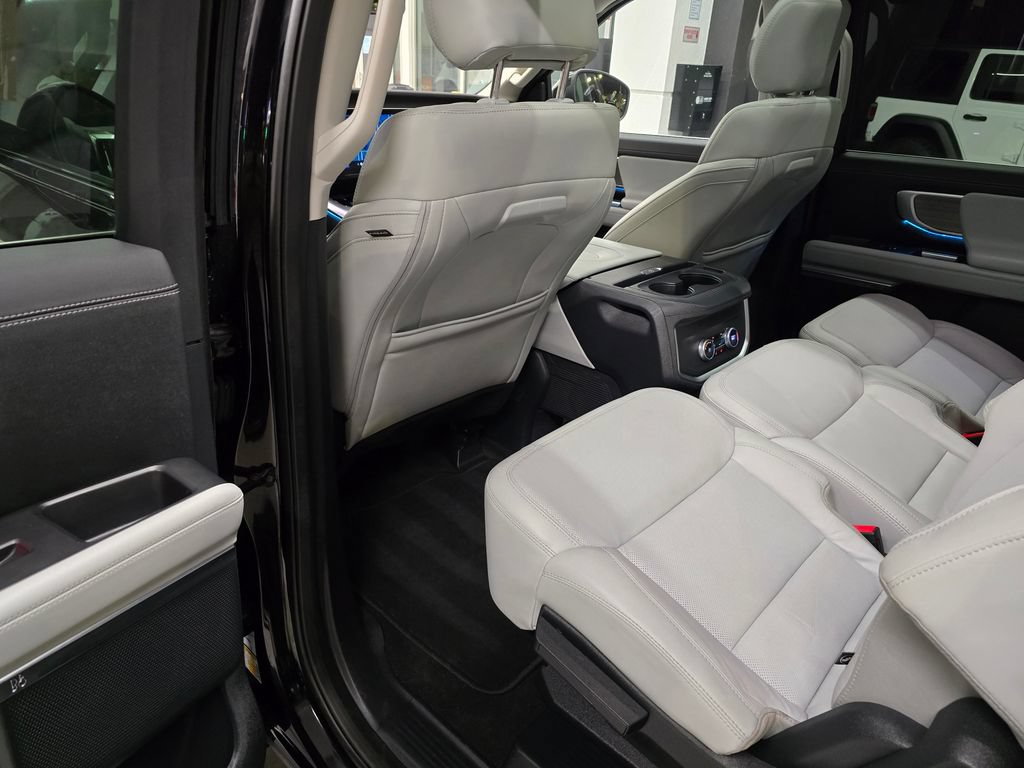 Used 2025 Ford Expedition Max Platinum AWD/4WD image 34