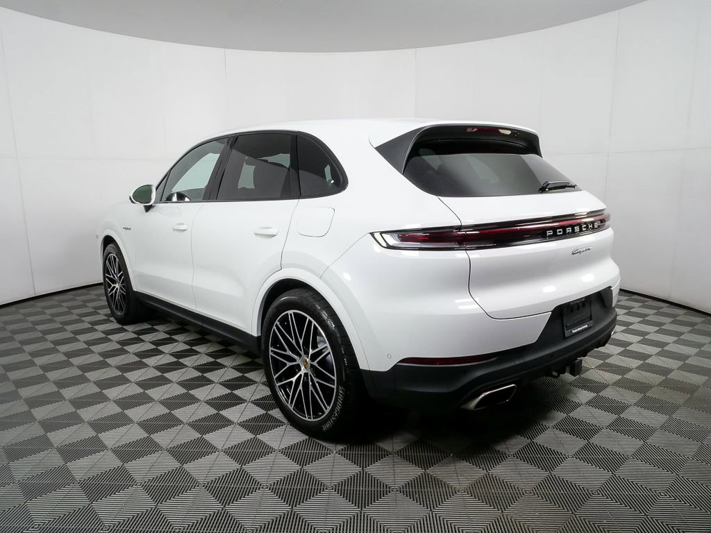 Certified 2024 Porsche Cayenne AWD/4WD image 3