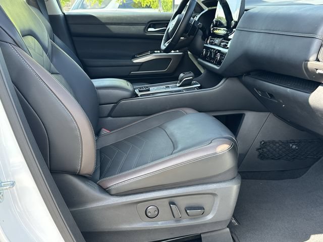 Certified 2025 Nissan Pathfinder Platinum AWD/4WD image 15